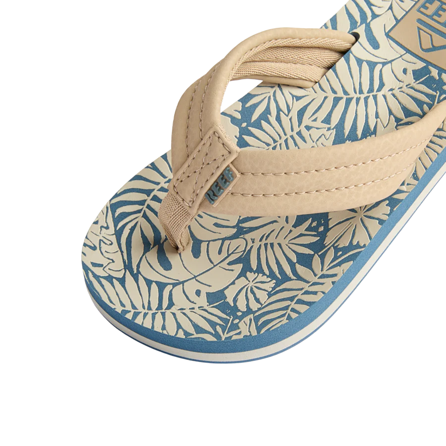 CJ6626_KIDS_AHI_BLUE_TAN_PALM_DTL1_SHADOW-900x900-c4cc11b.webp