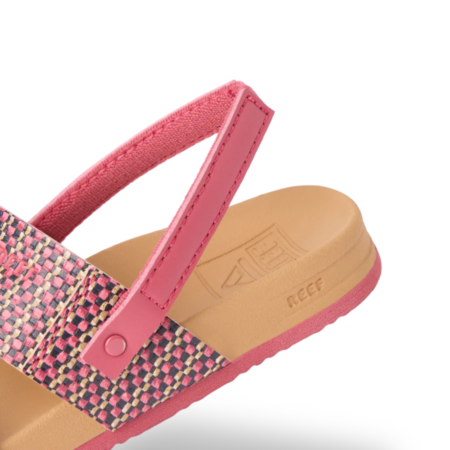CJ8395_LITTLE_CUSHION_VISTA_RAFFIA_PINK_DTL2_SHADOW-900x900-c4cc11b.webp