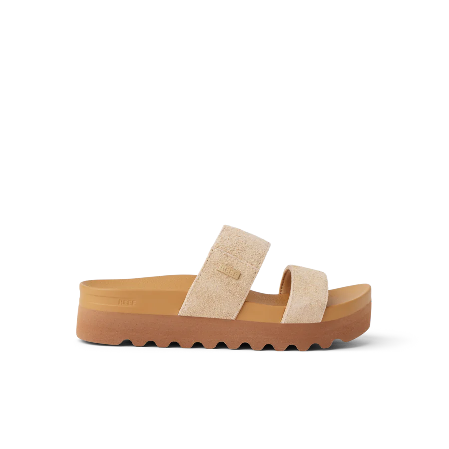 CJ8899_CUSHION_VISTA_HI_SAND_SUEDE_RS_SHADOW-900x900-c4cc11b_1.webp