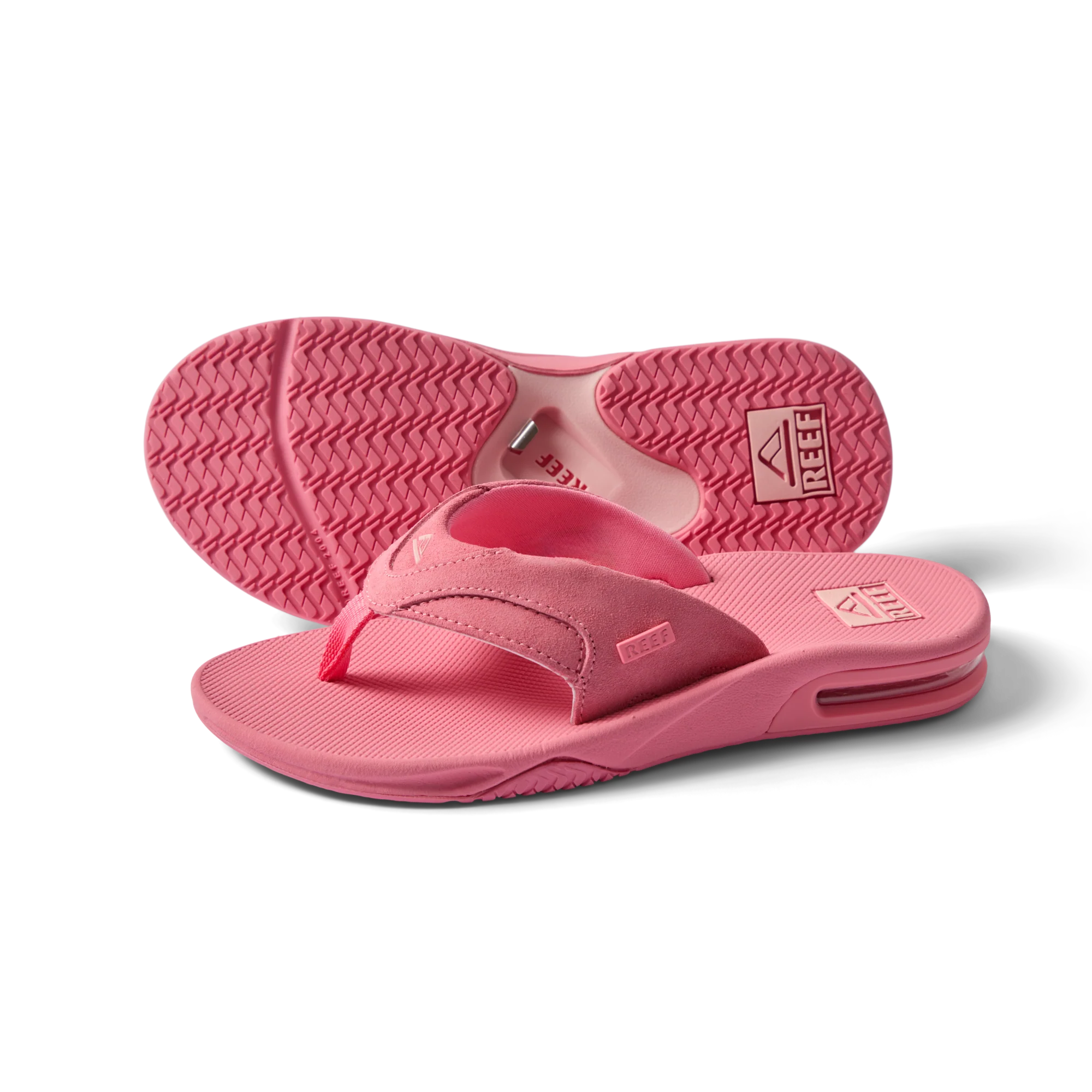 FANNING_STRAWBERRY_SUEDE_CJ8457_2835-5900x5900-33d5a1b_1.webp