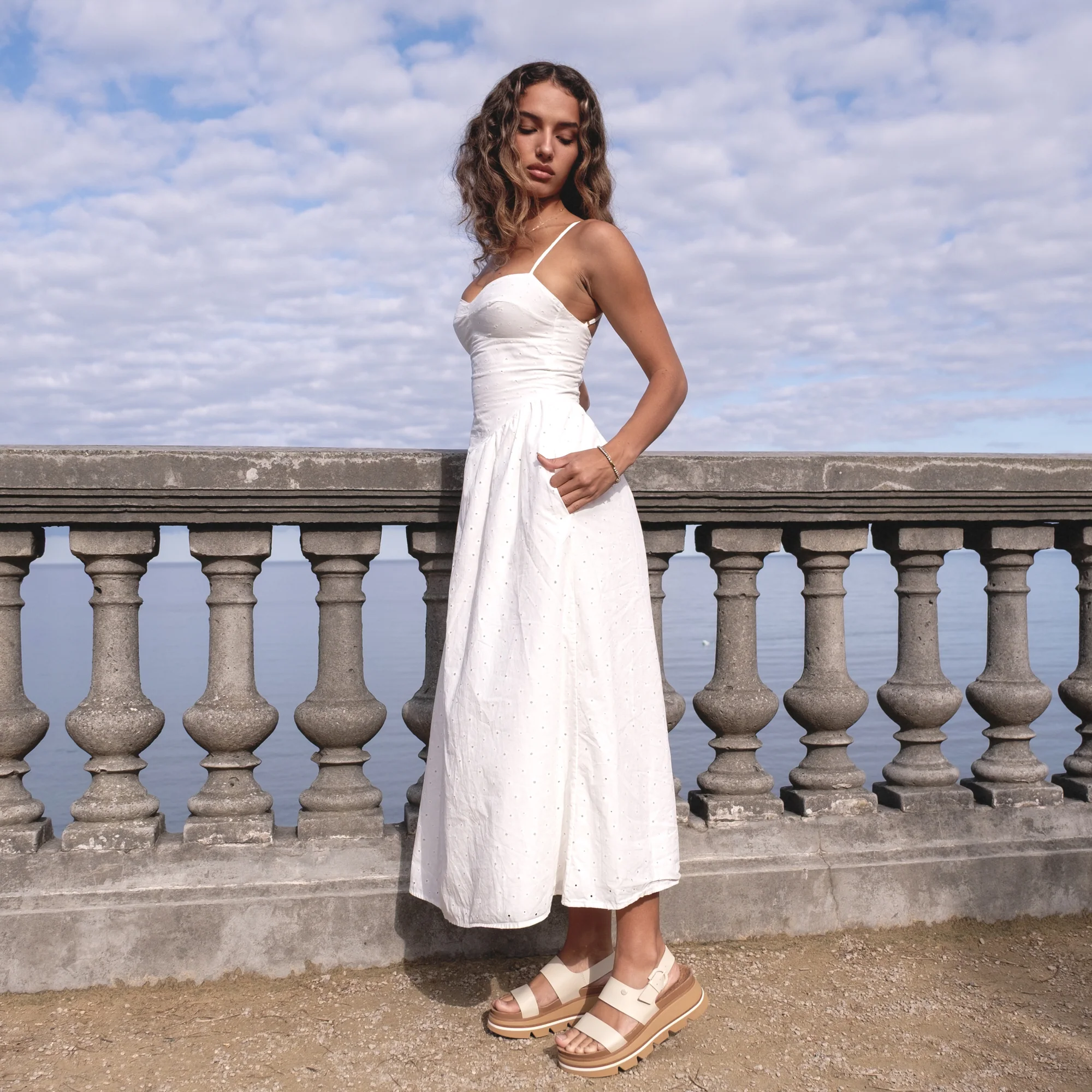 Vista_Luxe_Liah_White_Tan_CJ7375_-_0449-3000x2000-111bcae_1.webp